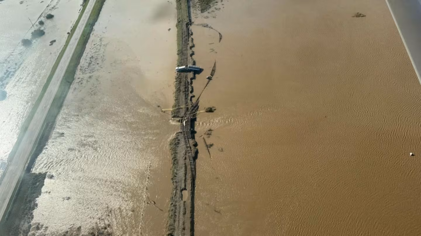 Bahía Blanca: así quedó la camioneta donde se refugiaron las dos hermanitas desaparecidas en el temporal